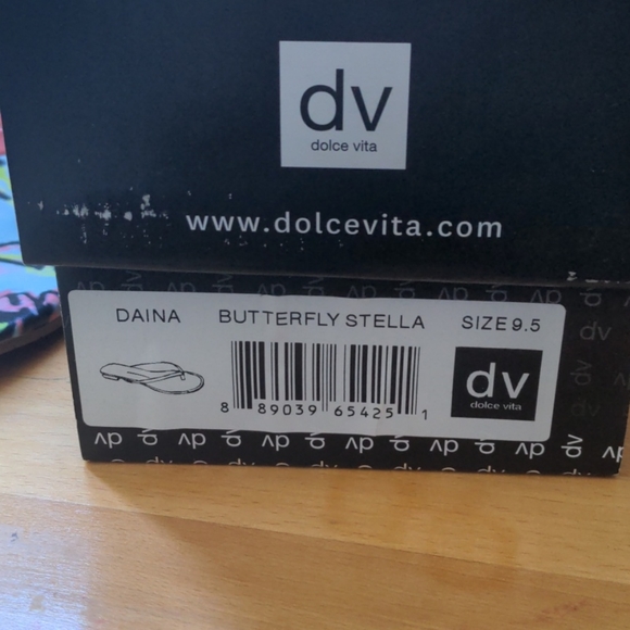 Dolce Vita flip flops - Picture 2 of 4